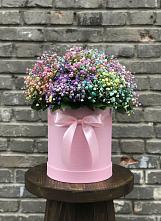 Цветочная композиция из Гипсофила и Розы в шляпной коробке в Озинках