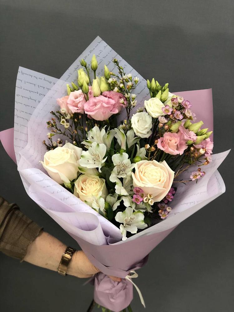 Букет цветов из: Альстромерии, Розы и Лизиантусы в Озинках