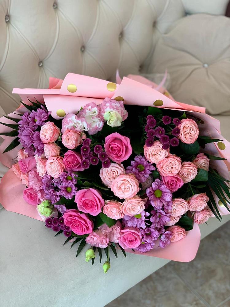 Букет цветов из: Хризантемы, Розы и Лизиантусы в Озинках