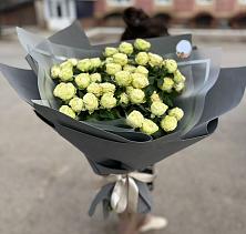 Букет Белые кустовые розы Солинеро в Озинках