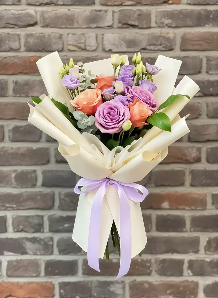 Букет цветов из: Лизиантусы и Розы в Озинках