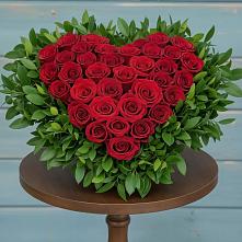 Цветочная композиция из Розы в виде сердца в Озинках