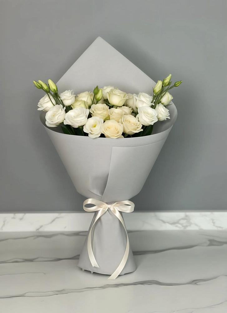 Букет цветов из: Розы и Лизиантусы в Озинках