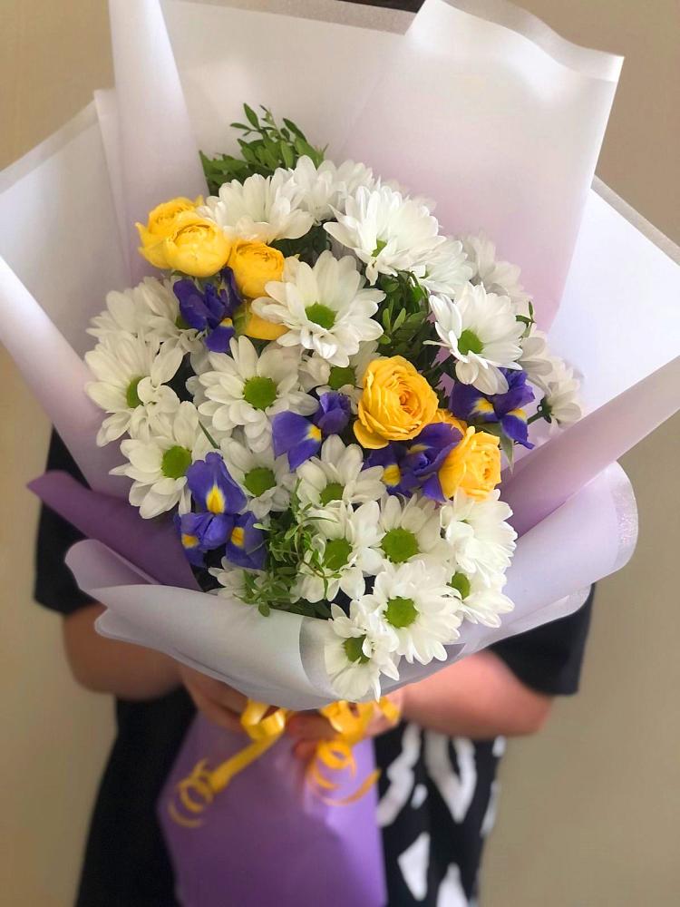 Букет цветов из: Ирисы, Хризантемы и Розы в Озинках