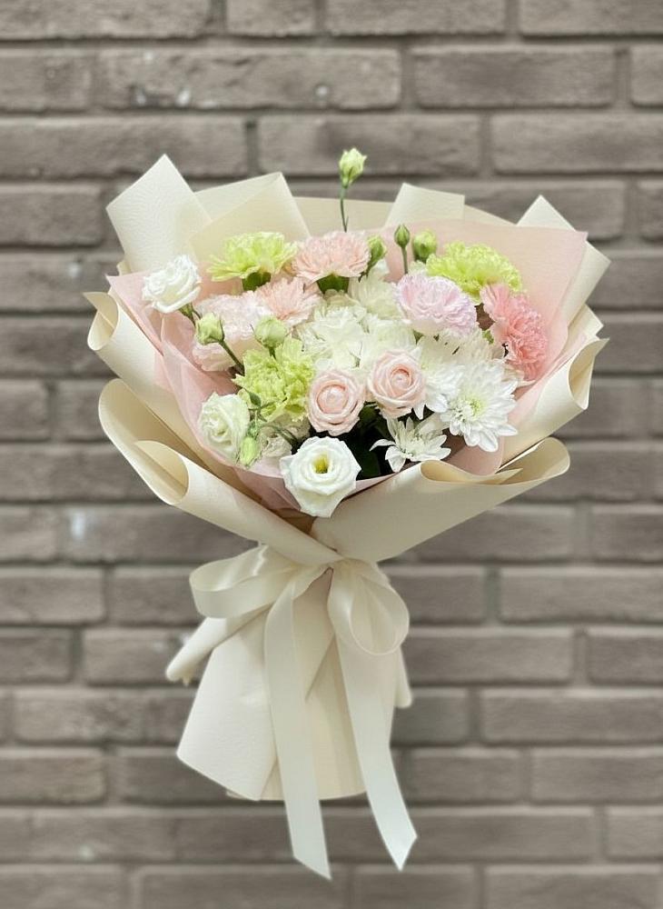 Букет цветов из: Гвоздики, Розы, Лизиантусы и Хризантемы в Озинках