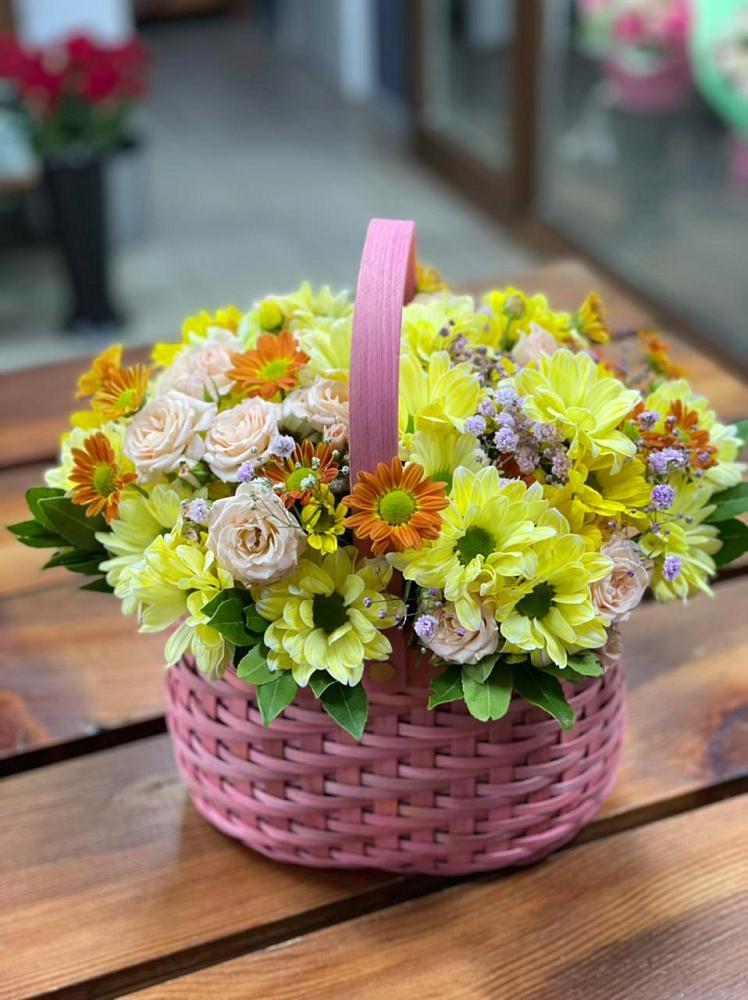 Цветочная композиция из Хризантемы и Розы в корзине в Озинках