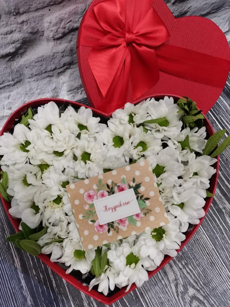 Цветочная композиция из Хризантемы в виде сердца в Озинках