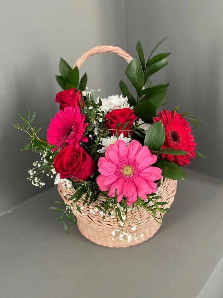 Цветочная композиция из Розы, Хризантемы и Герберы в корзине в Озинках